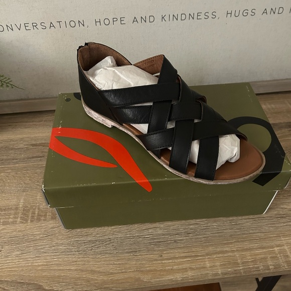 Black Bueno Strappy Sandals - Picture 1 of 5